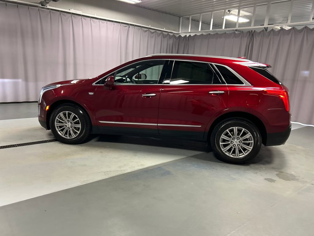 Used 2017 Cadillac XT5 Luxury w/ Driver Awareness Package image 4