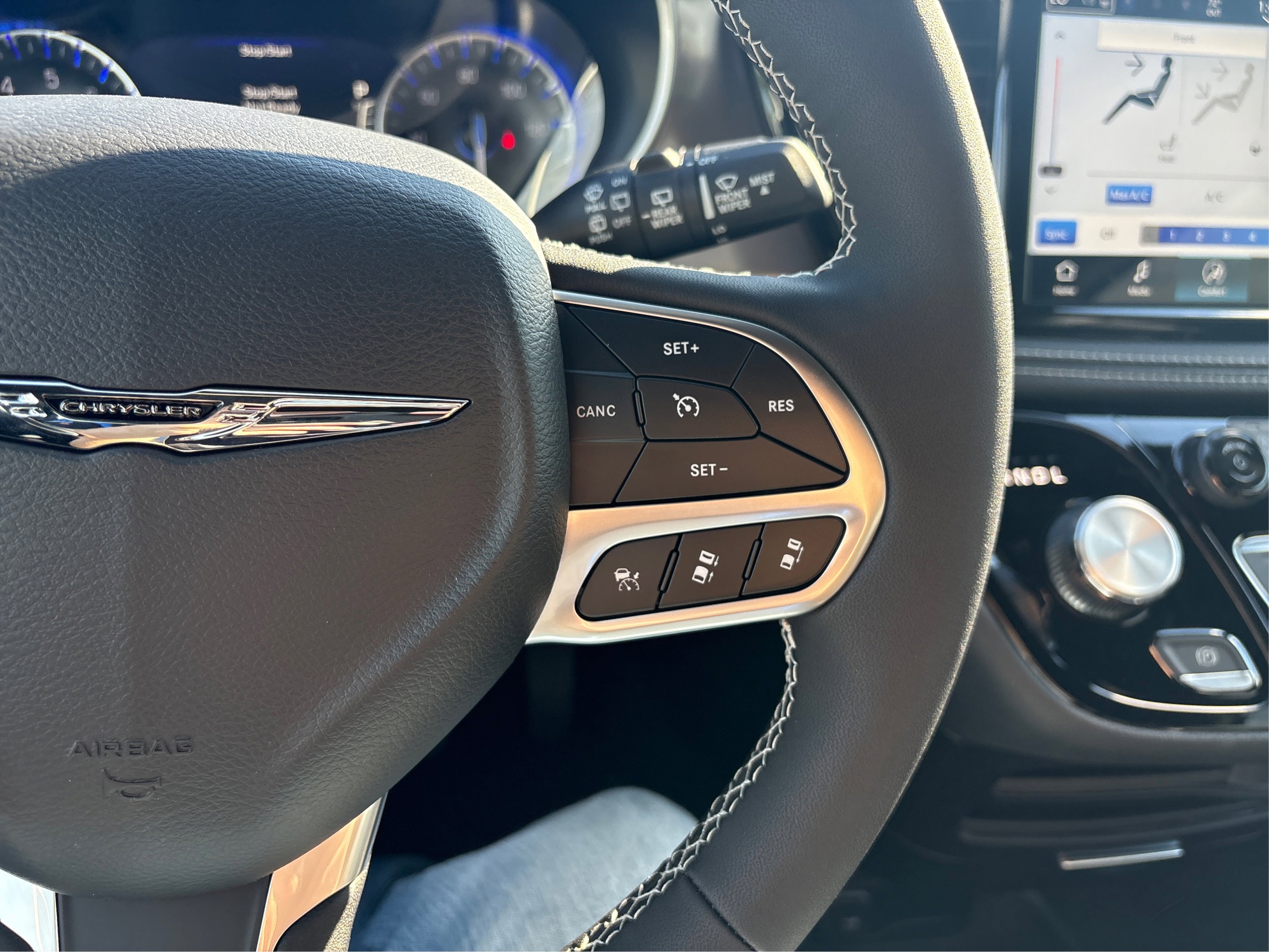 New 2026 Chrysler Pacifica Select image 23