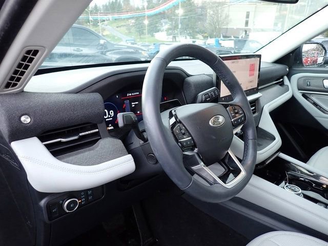 Certified 2025 Ford Explorer Platinum w/ LUX Leather Package image 15