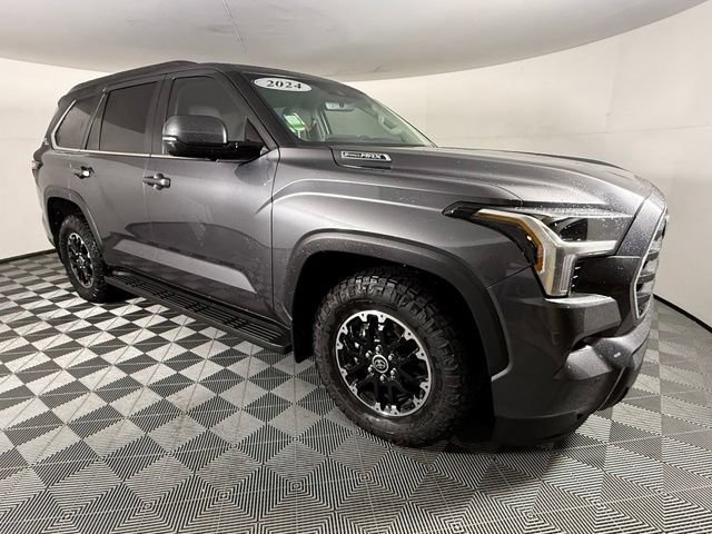 Used 2024 Toyota Sequoia SR5 w/ SR5 Premium Package AWD/4WD image 9