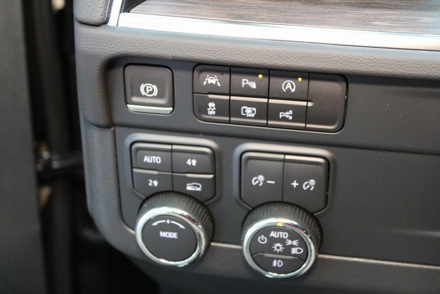 New 2025 Chevrolet Suburban Premier image 21