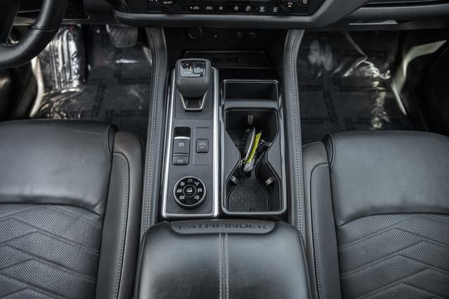 Used 2024 Nissan Pathfinder Platinum w/ Black Appearance Package image 31