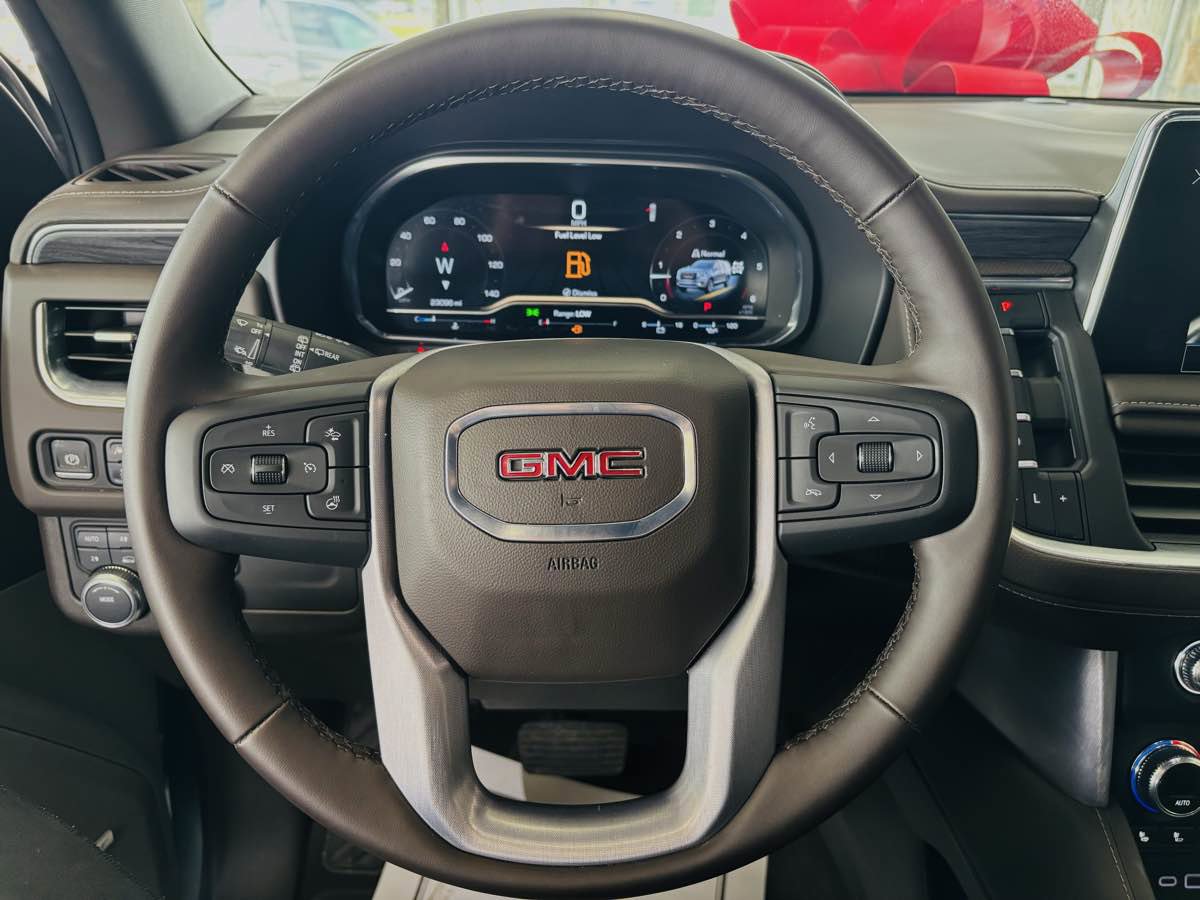 Used 2024 GMC Yukon SLT w/ SLT Luxury Package AWD/4WD image 39