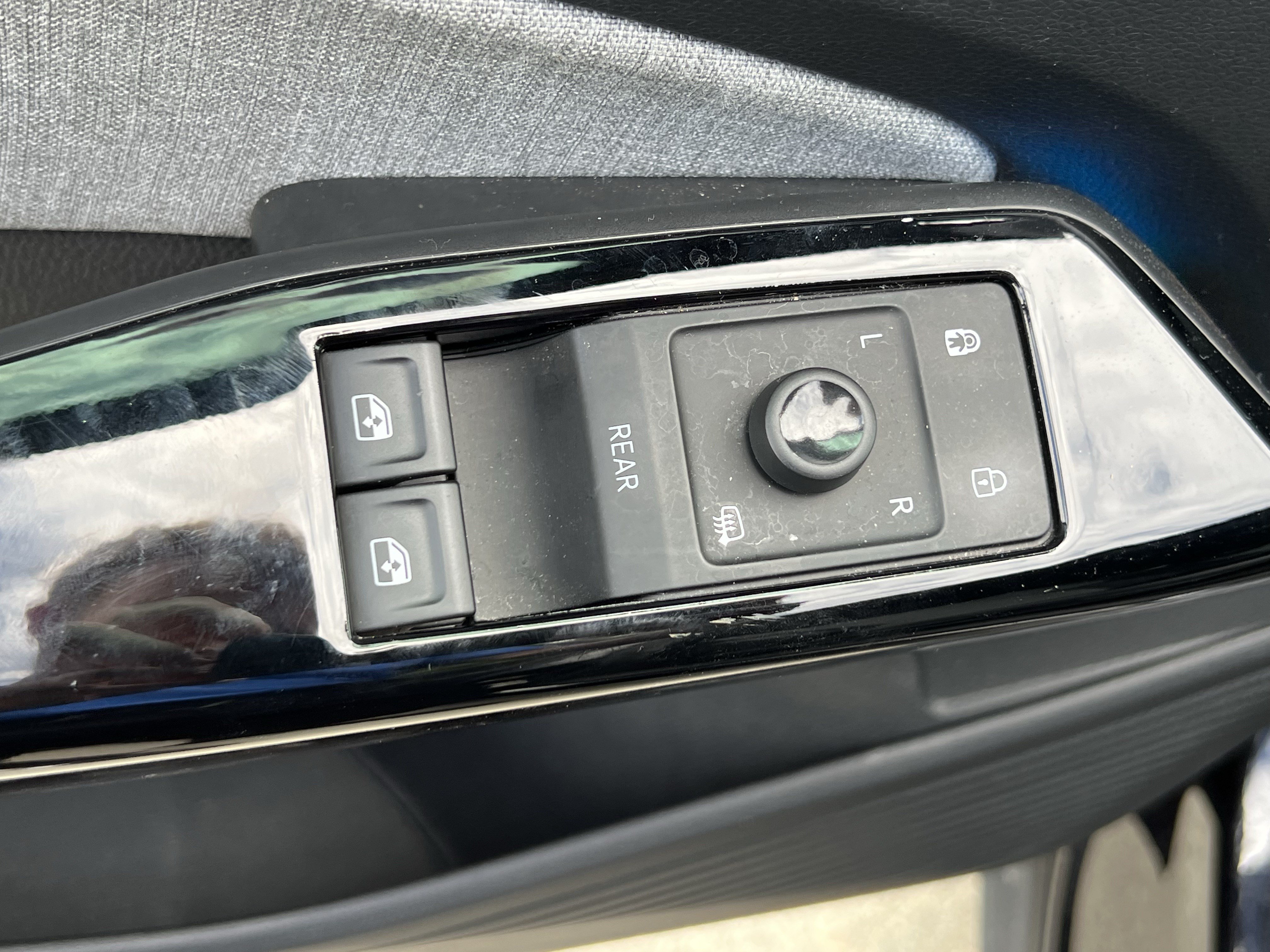 Used 2023 Volkswagen ID.4 Pro RWD image 15
