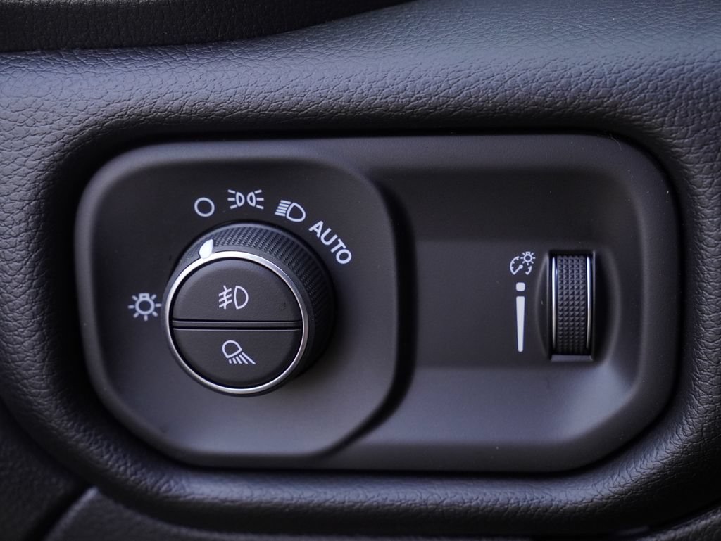 New 2026 RAM 2500 Big Horn AWD/4WD image 13