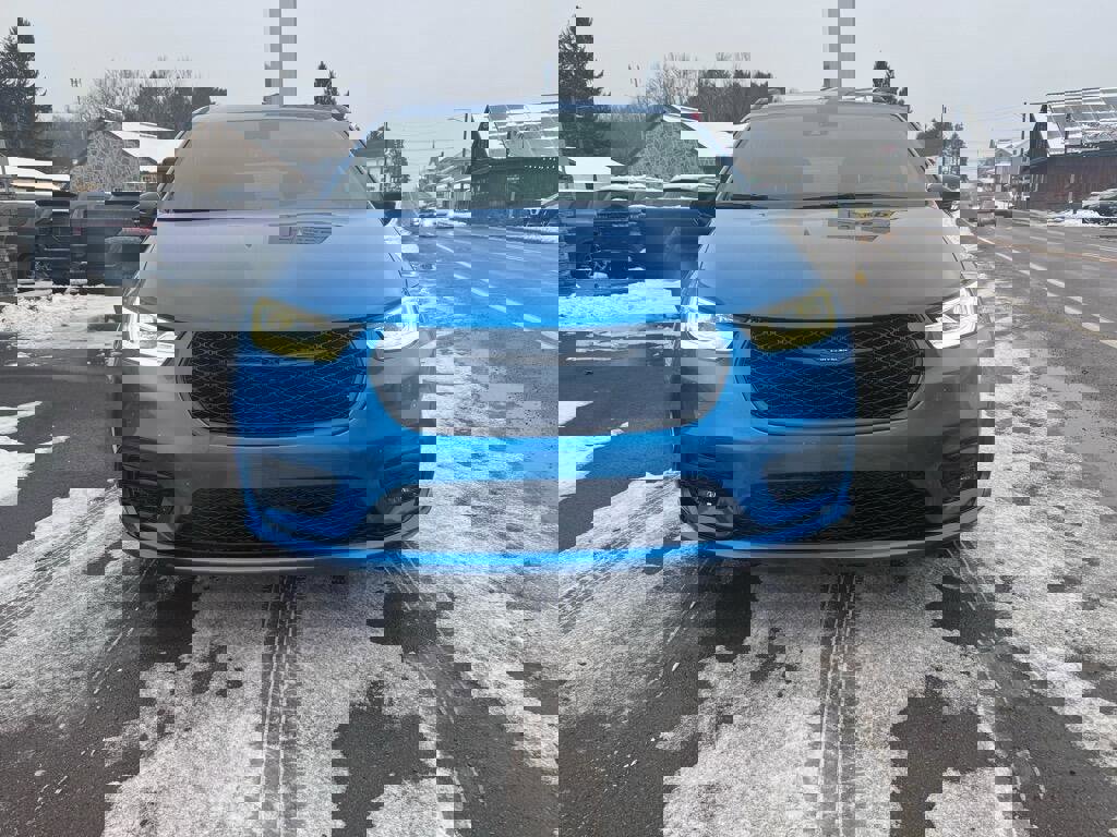 Used 2026 Chrysler Pacifica Select w/ S Appearance Package image 2