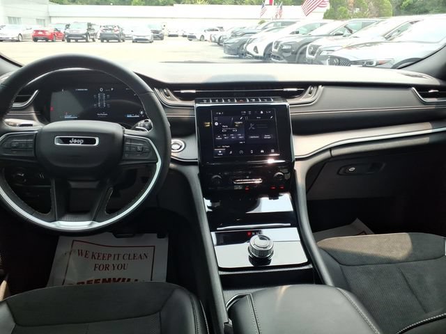 Used 2025 Jeep Grand Cherokee Altitude AWD/4WD image 10