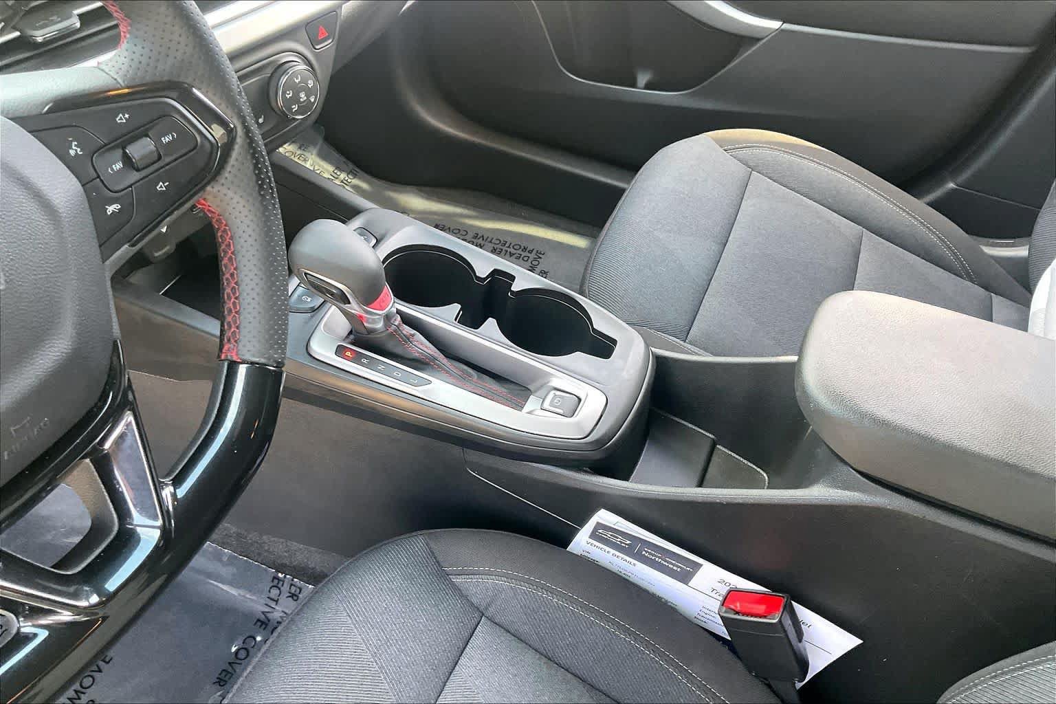 Used 2026 Chevrolet Trax RS w/ Sunroof Package FWD image 17