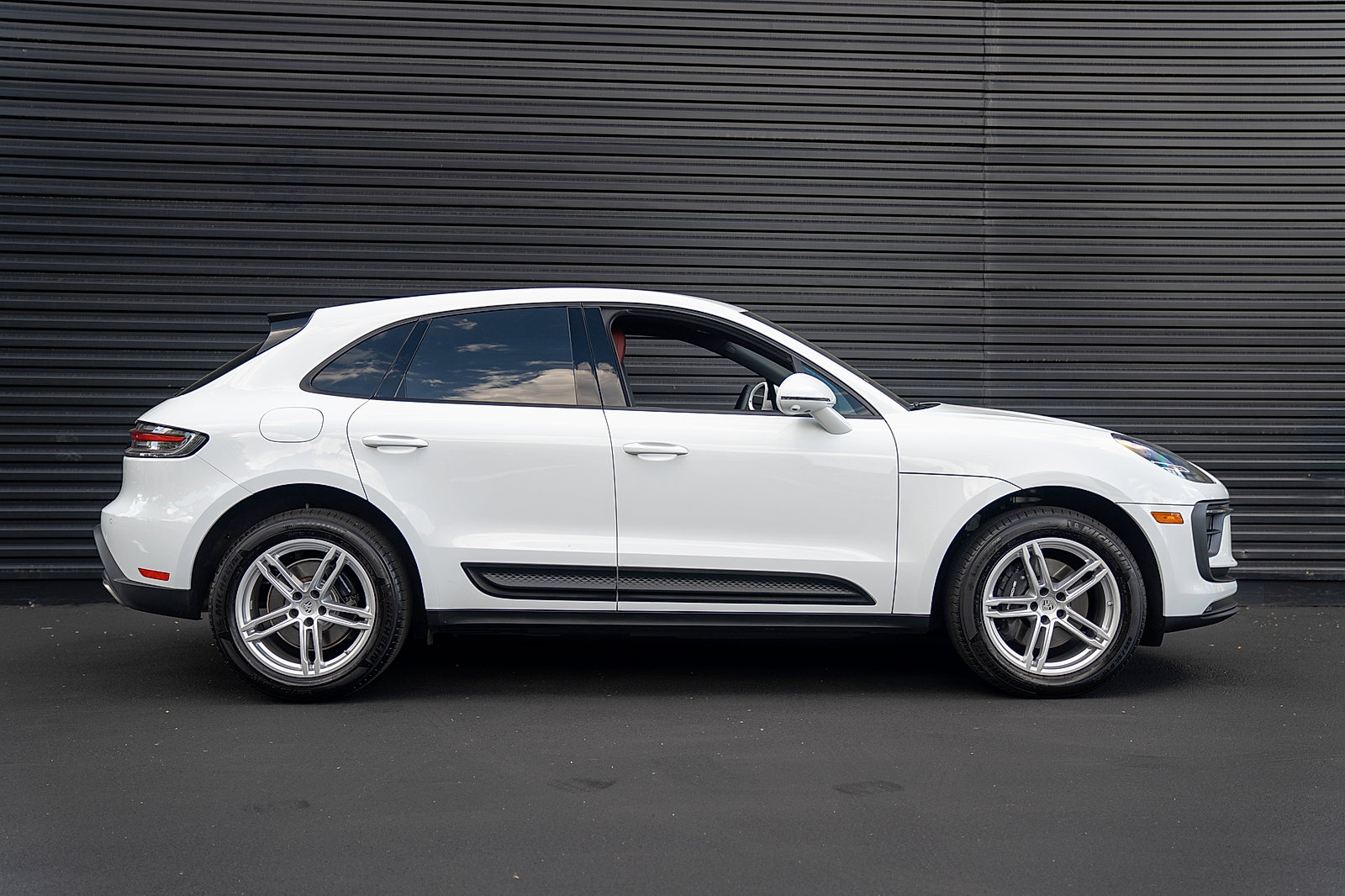 Certified 2026 Porsche Macan AWD/4WD image 27