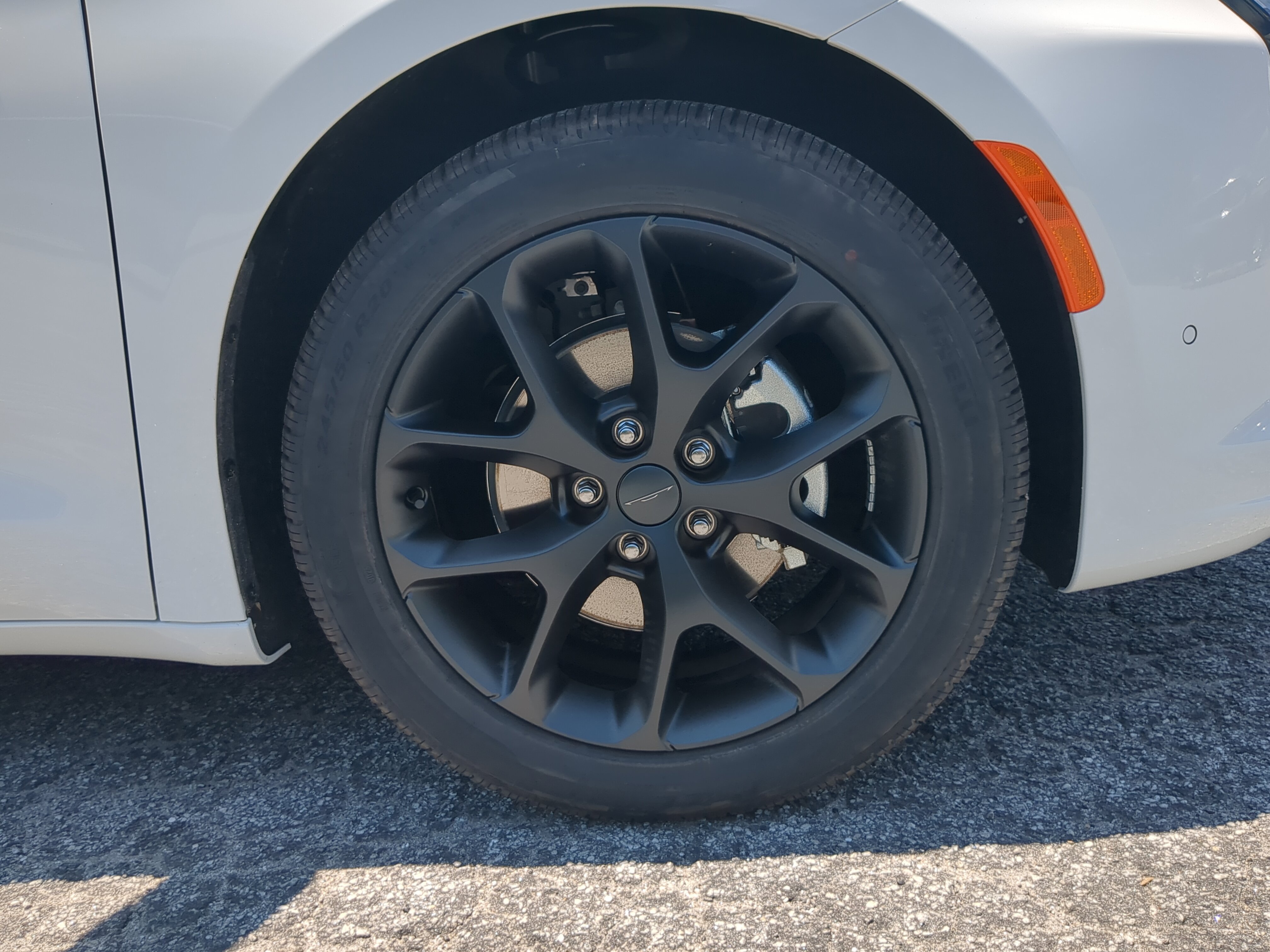 New 2027 Chrysler Pacifica Limited FWD image 9