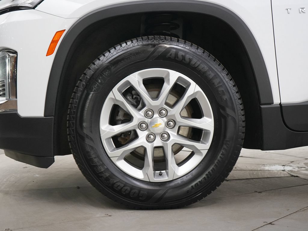 Used 2023 Chevrolet Traverse LS AWD/4WD image 32