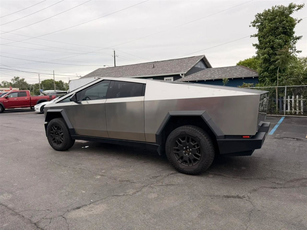 Used 2024 Tesla Cybertruck AWD Crew Cab image 17