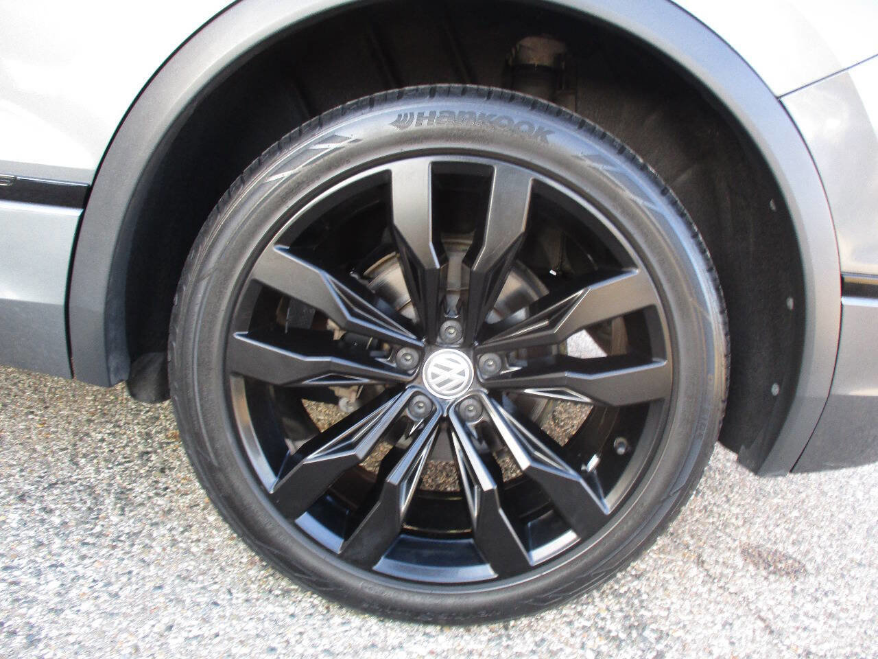 Used 2021 Volkswagen Tiguan SE R-Line image 34