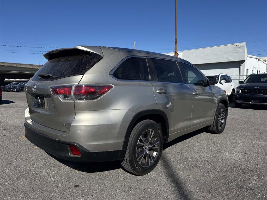 Used 2016 Toyota Highlander XLE image 14
