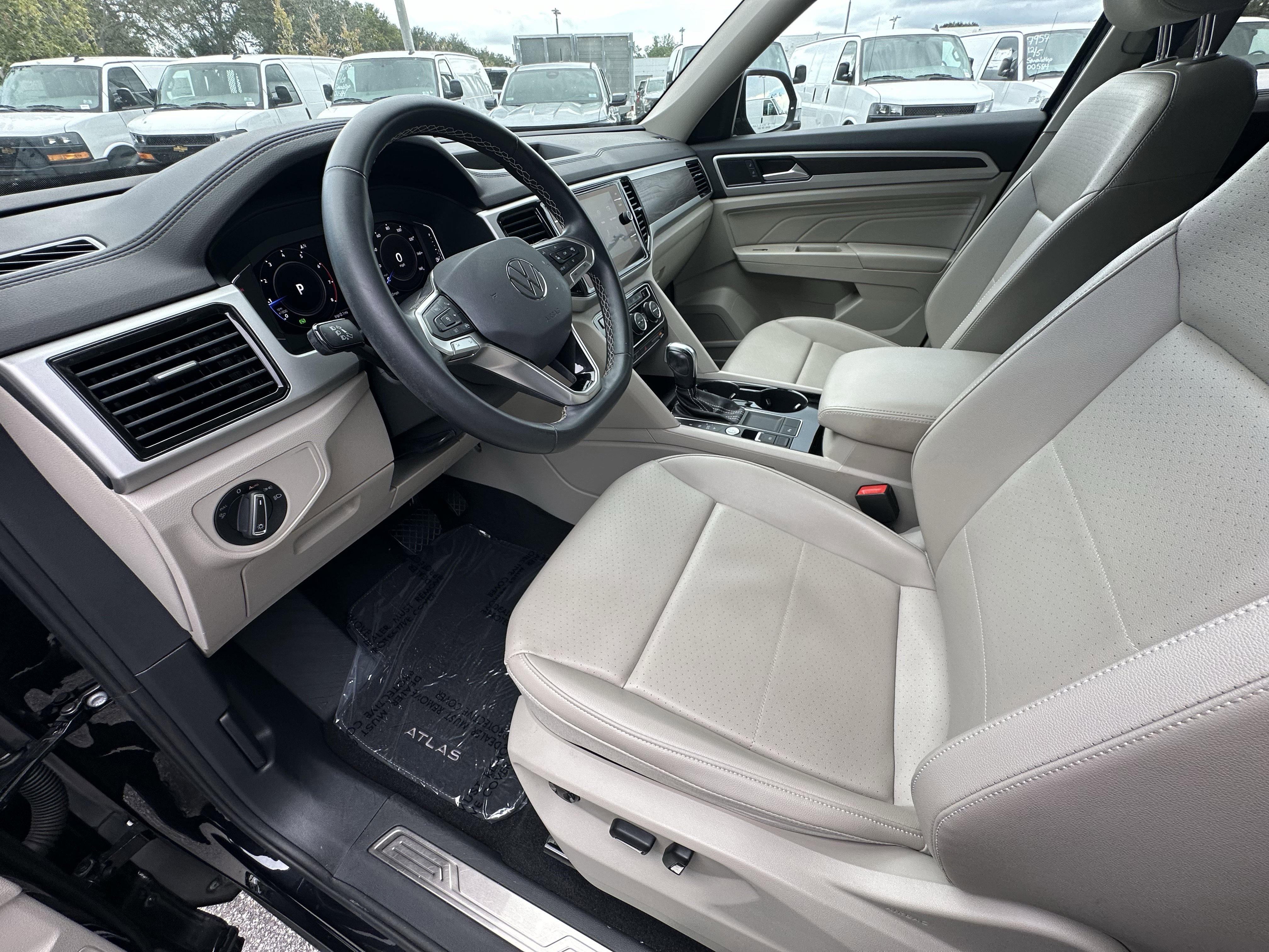 Used 2022 Volkswagen Atlas SE w/ Black Wheel Package image 31