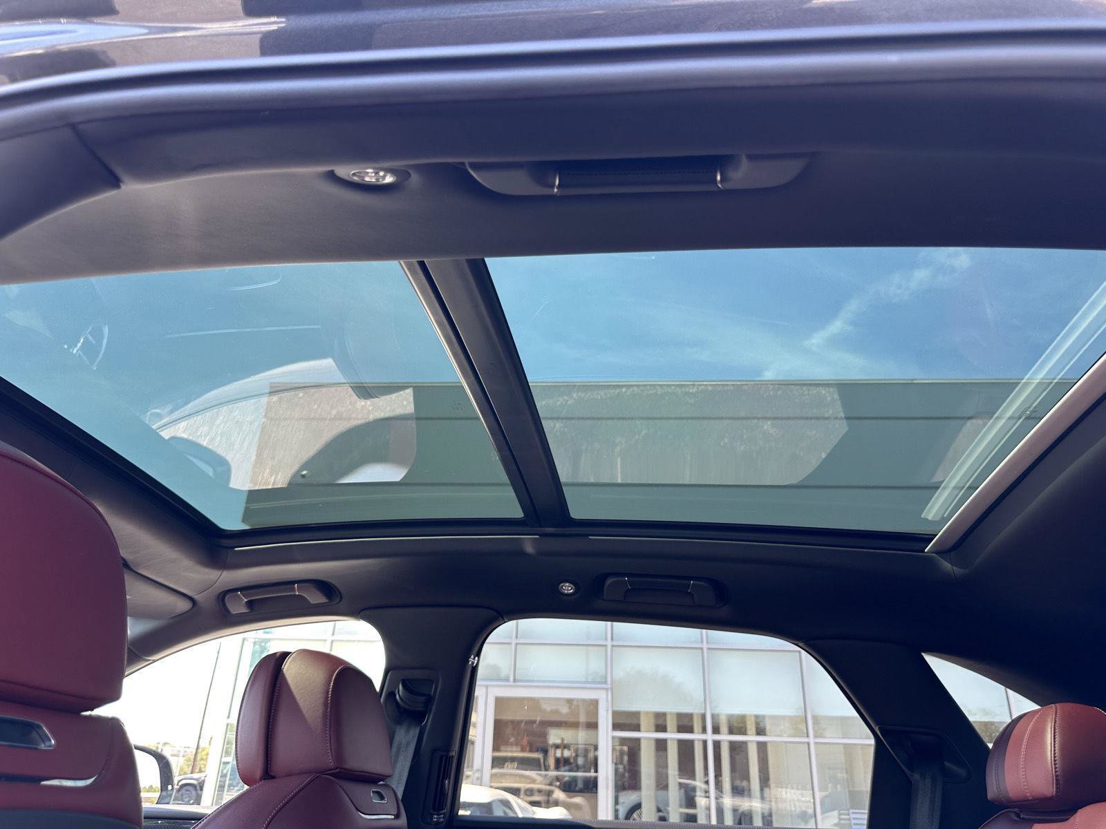 Used 2022 Bentley Bentayga AWD/4WD image 44