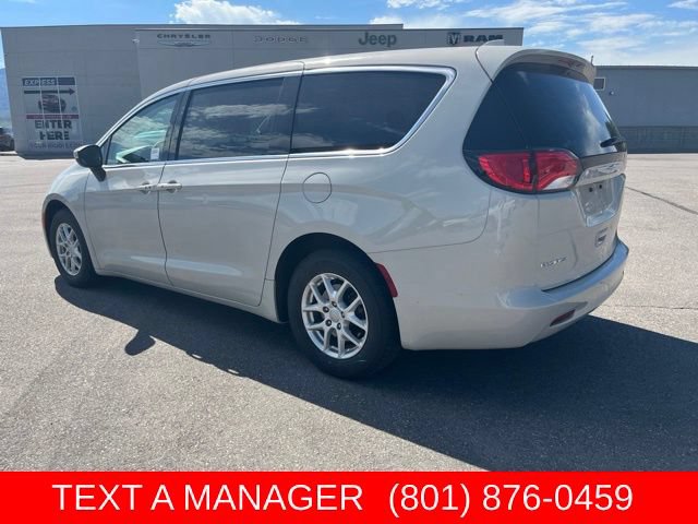 Used 2017 Chrysler Pacifica Touring FWD image 5