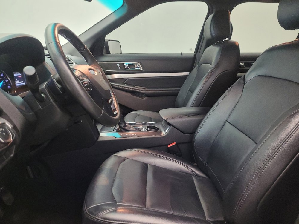 Used 2017 Ford Explorer XLT w/ Equipment Group 202A image 17