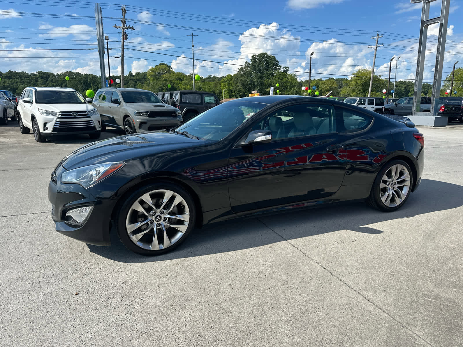 Used 2015 Hyundai Genesis 3.8 image 2