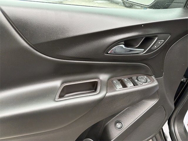 Used 2022 Chevrolet Equinox LT w/ Driver Convenience Package image 13