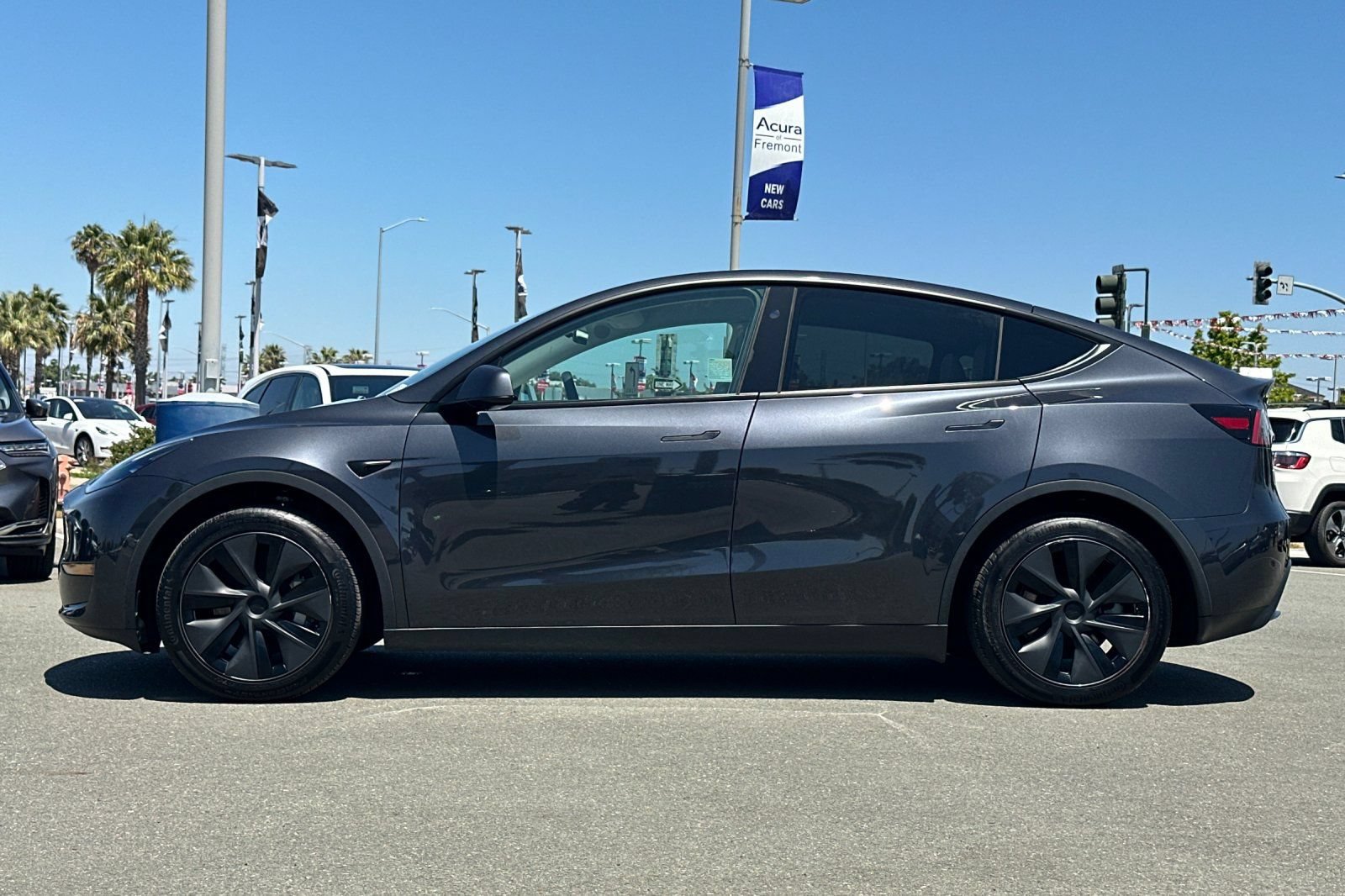 Used 2025 Tesla Model Y Long Range RWD image 7