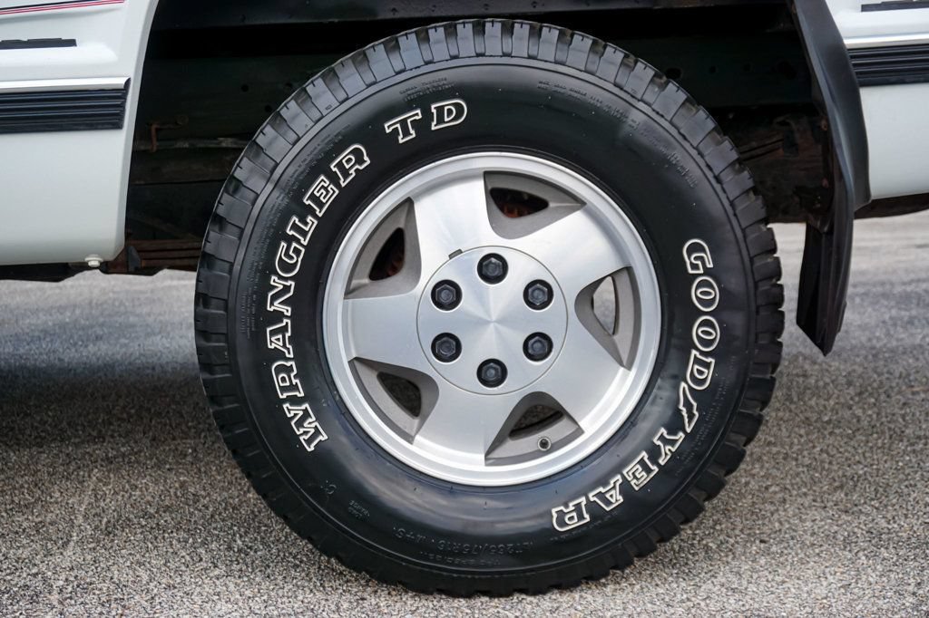 Used 1992 Chevrolet Silverado 1500 4x4 Regular Cab image 30
