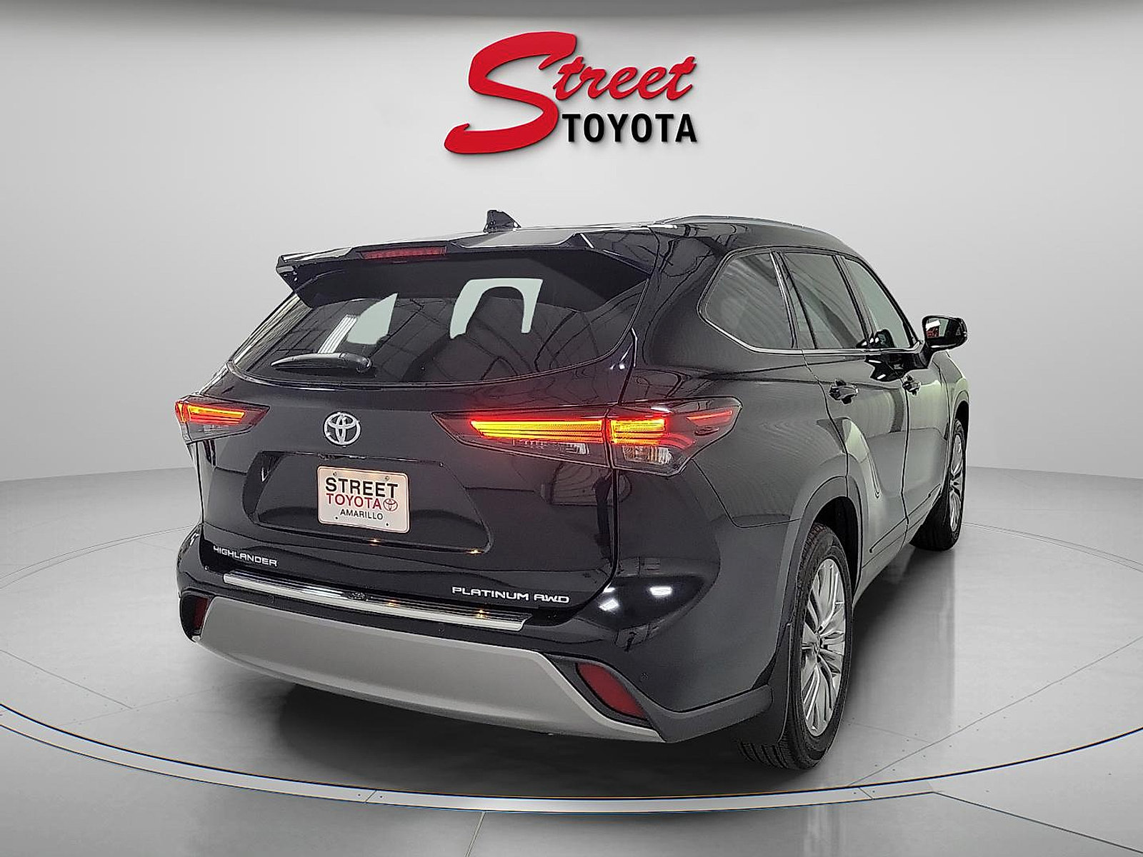 Certified 2026 Toyota Highlander Platinum AWD/4WD image 4