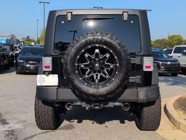 Used 2015 Jeep Wrangler Unlimited Rubicon AWD/4WD image 5