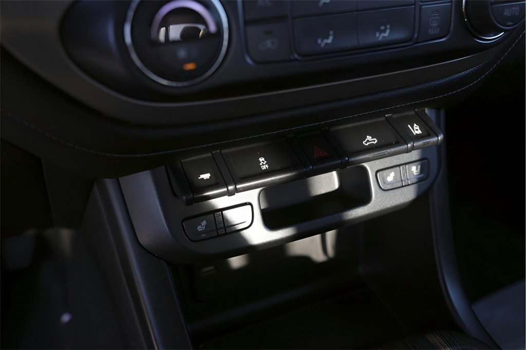 Used 2018 GMC Canyon Denali image 22