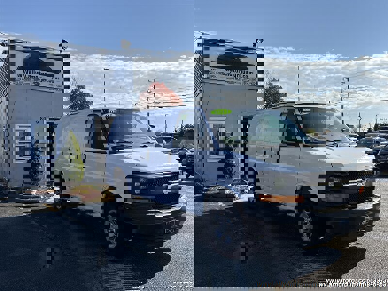 Used 2011 Chevrolet Express 2500 image 3