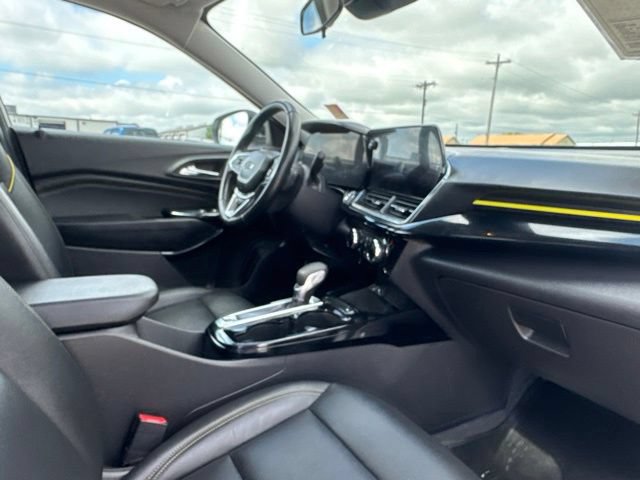 Used 2025 Chevrolet Trax ACTIV w/ Sunroof Package FWD image 18