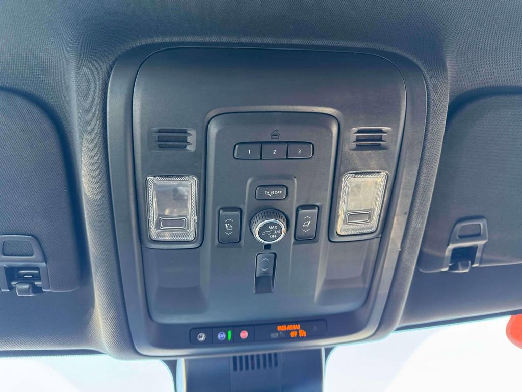 Used 2024 Chevrolet Tahoe Premier AWD/4WD image 33