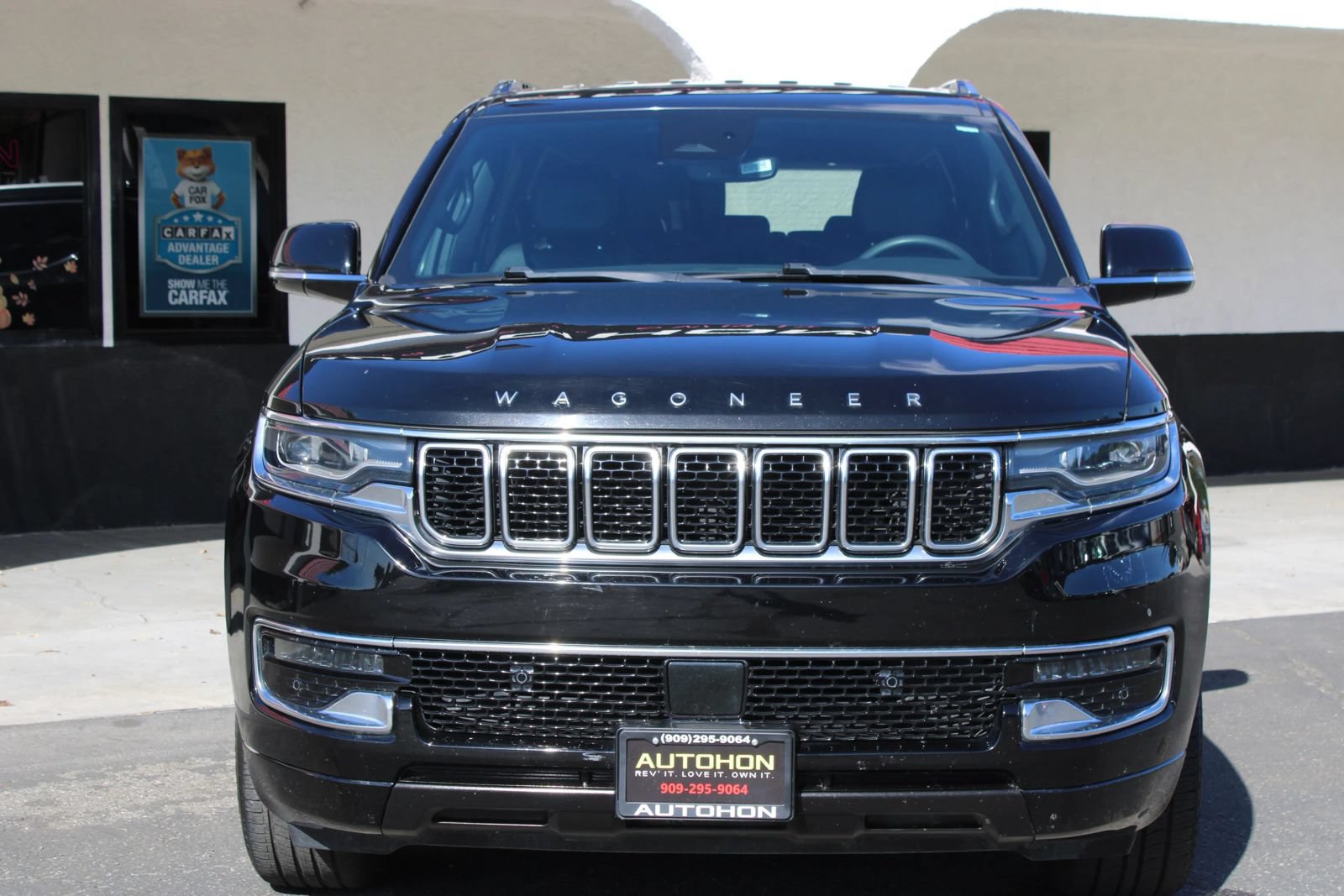 Used 2024 Jeep Wagoneer L Series II RWD image 2