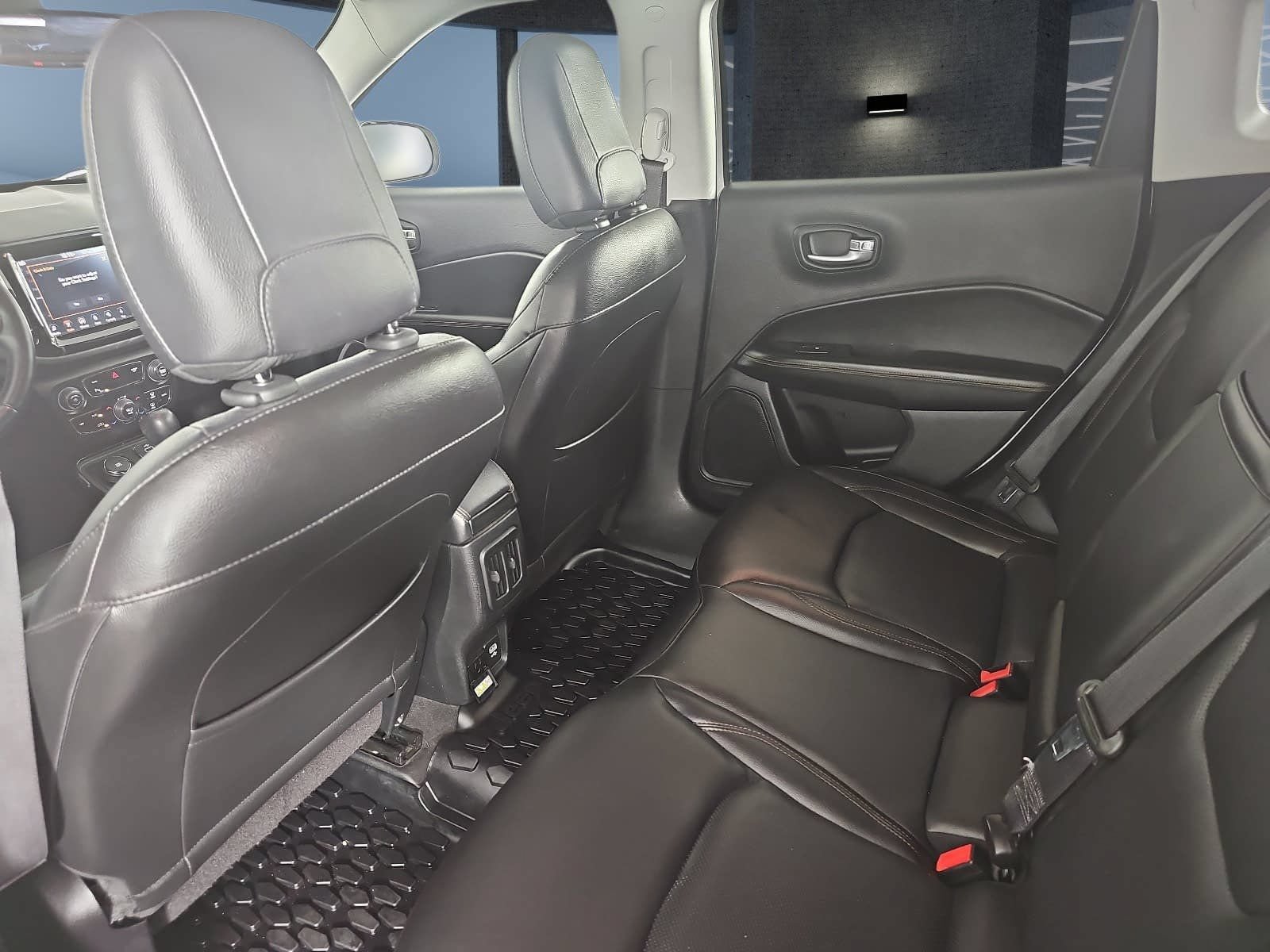 Used 2018 Jeep Compass Limited w/ Navigation Group AWD/4WD image 11