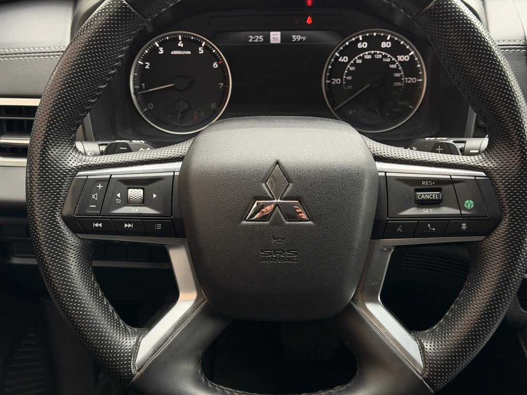 Used 2024 Mitsubishi Outlander SE AWD/4WD image 16