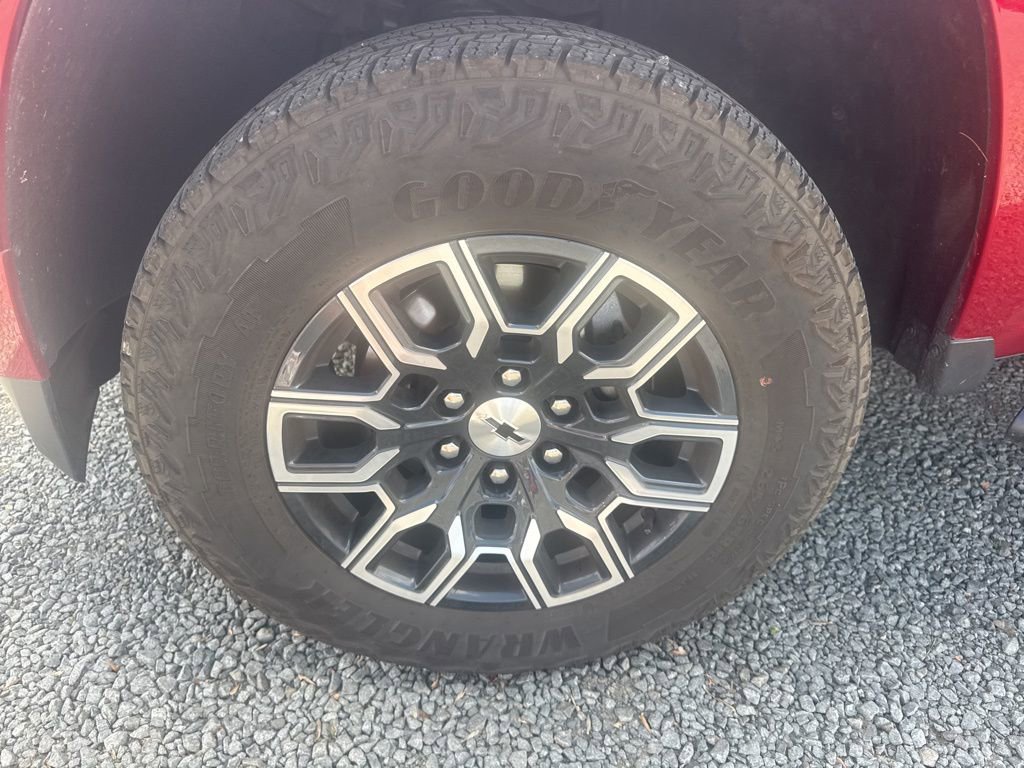 Used 2024 Chevrolet Colorado Z71 w/ Z71 Convenience Package 2 AWD/4WD image 13