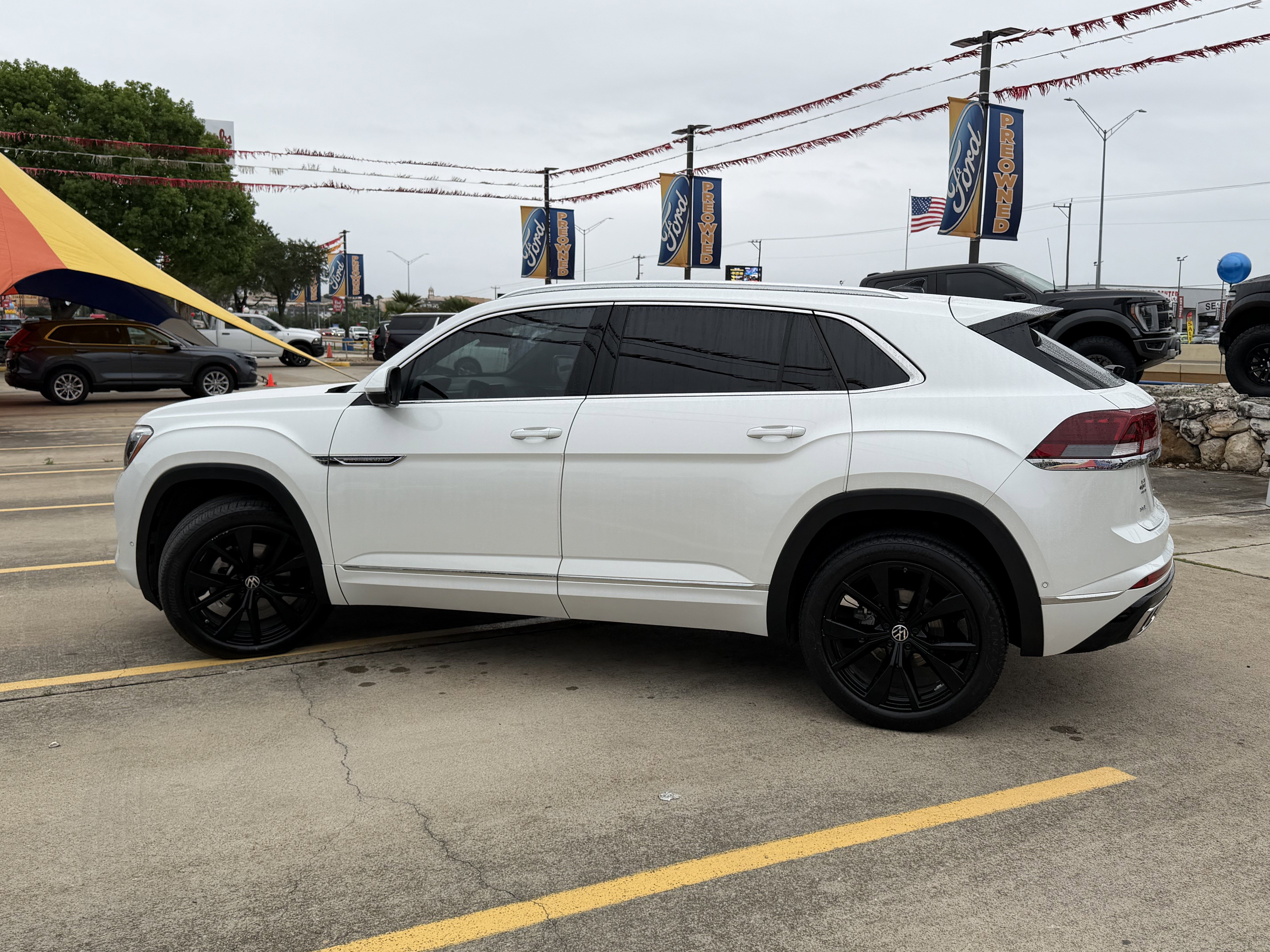 Used 2024 Volkswagen Atlas Cross Sport SEL Premium R-Line image 10