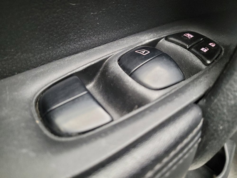 Used 2019 Nissan Rogue SV FWD image 27