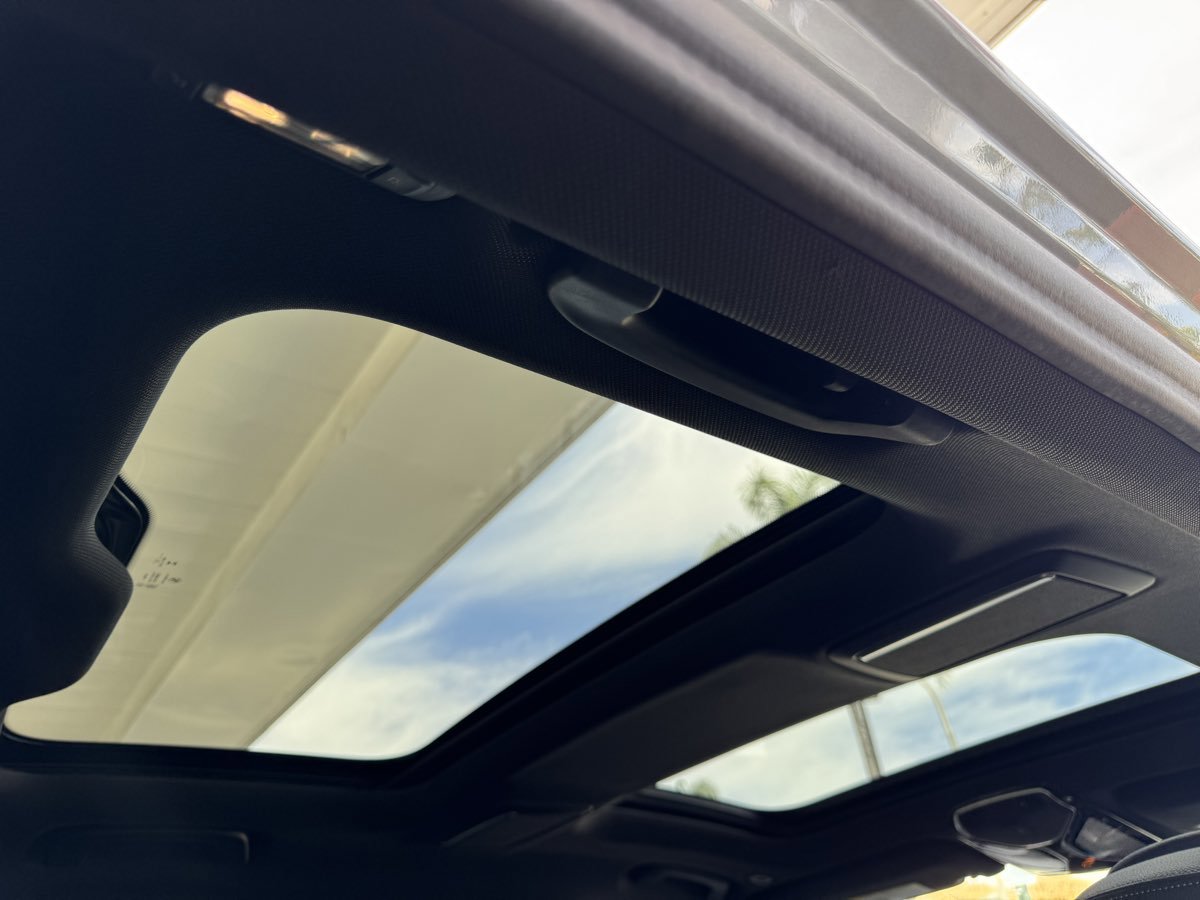 Used 2021 BMW 740i w/ M Sport Package image 25