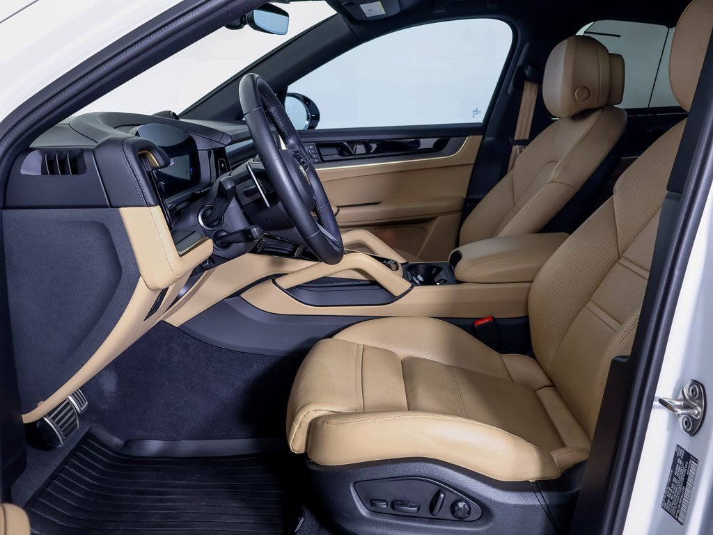 Certified 2024 Porsche Cayenne S image 5