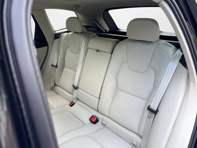 Certified 2024 Volvo XC60 B5 Ultimate w/ Protection Package Premier AWD/4WD image 28