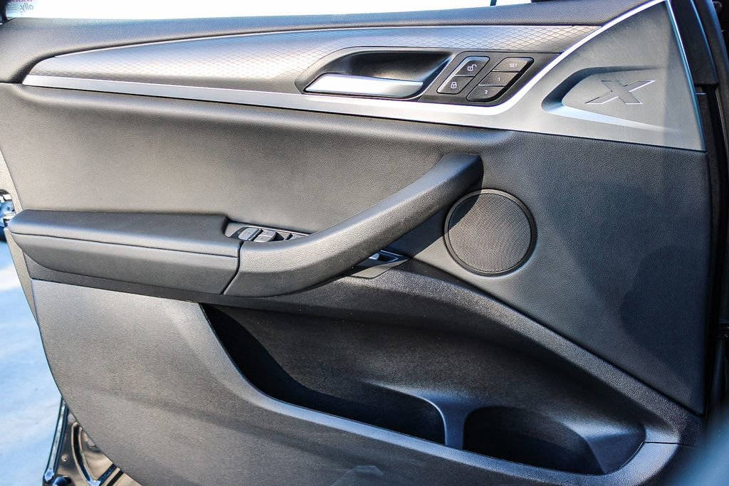 Used 2025 BMW X4 xDrive30i image 21