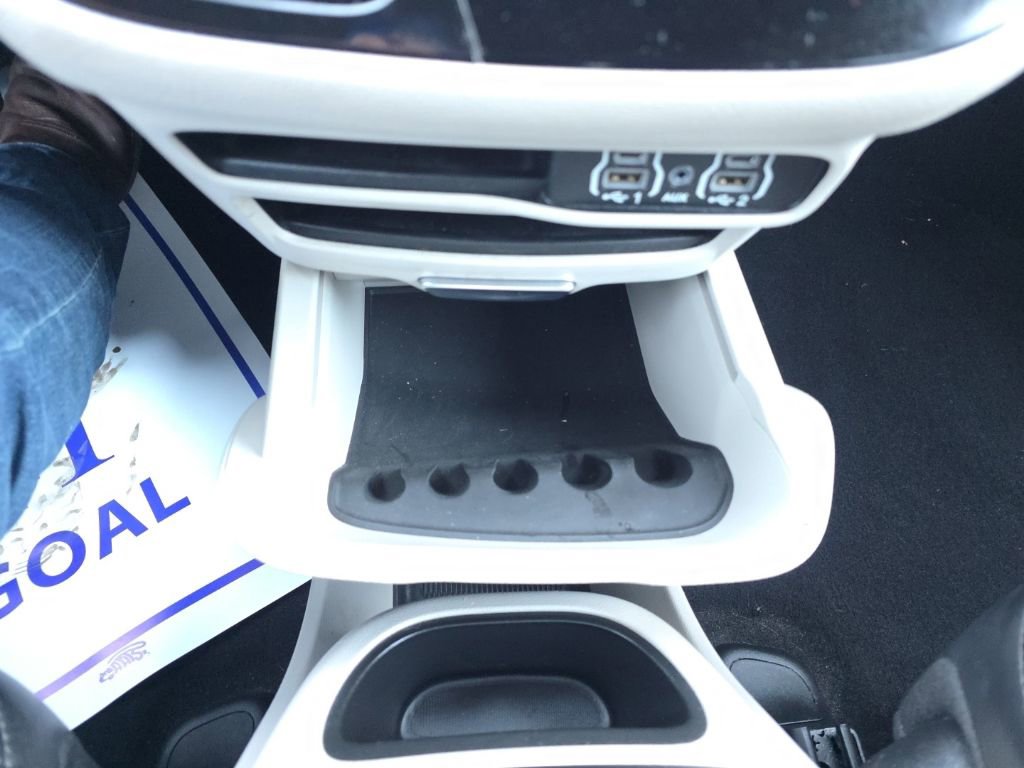 Used 2023 Chrysler Pacifica Touring-L image 25