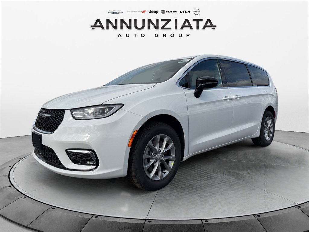 New 2026 Chrysler Pacifica Select image 1