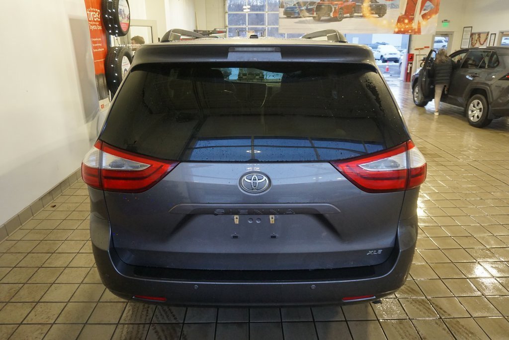 Used 2017 Toyota Sienna XLE image 17
