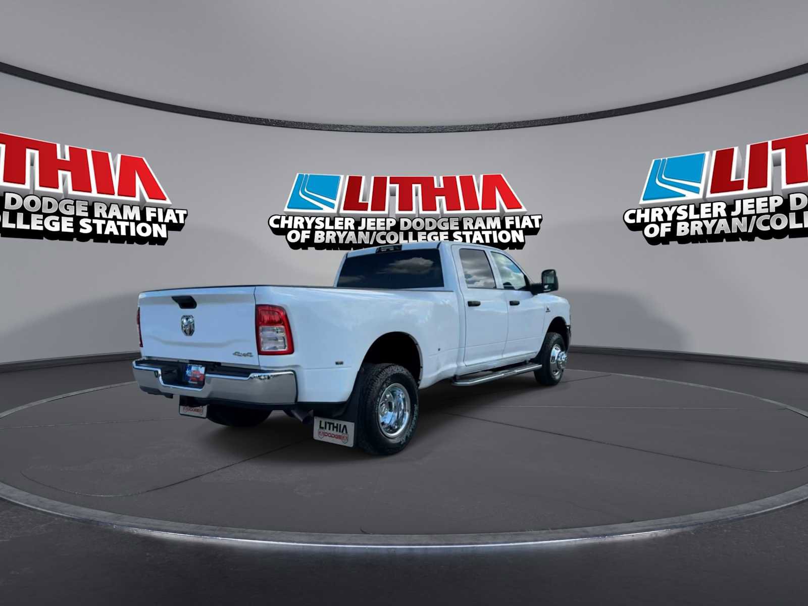 Used 2024 RAM 3500 Tradesman w/ Chrome Appearance Group AWD/4WD image 8