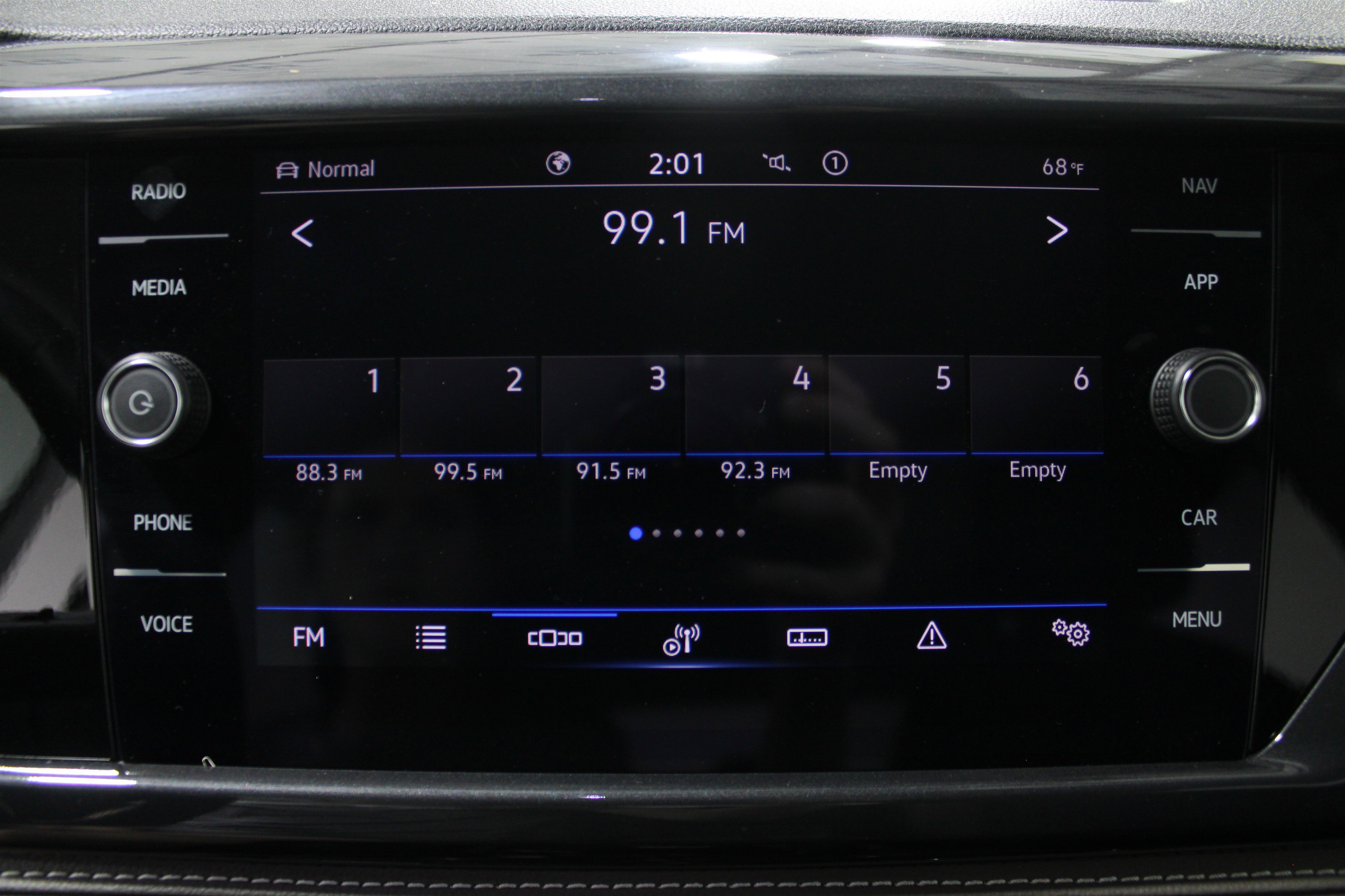 Used 2024 Volkswagen Taos SEL image 13