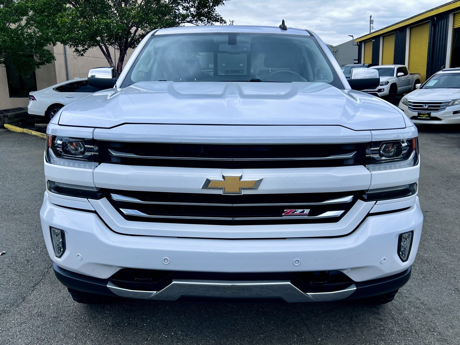 Used 2017 Chevrolet Silverado 1500 LTZ Z71 w/ LTZ Plus Package AWD/4WD image 3