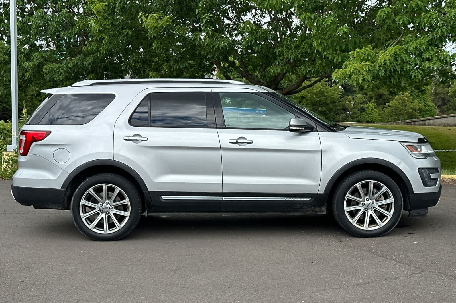 Used 2016 Ford Explorer Limited AWD/4WD image 8