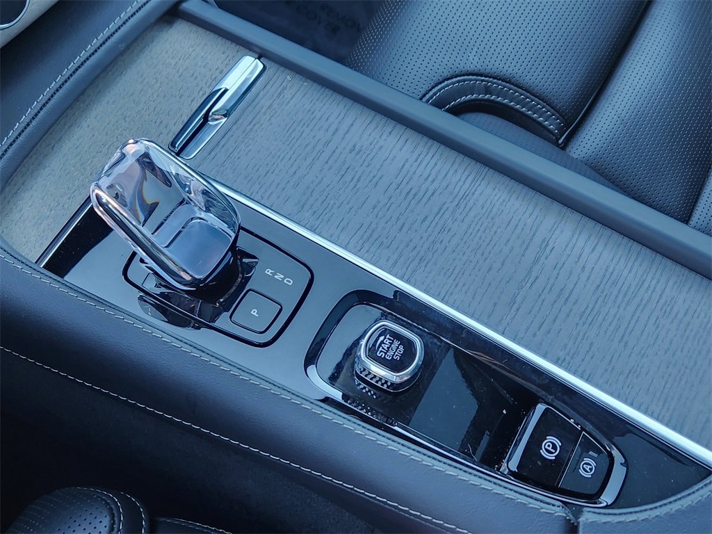 Used 2025 Volvo XC90 T8 Ultra w/ Protection Package Premier image 17